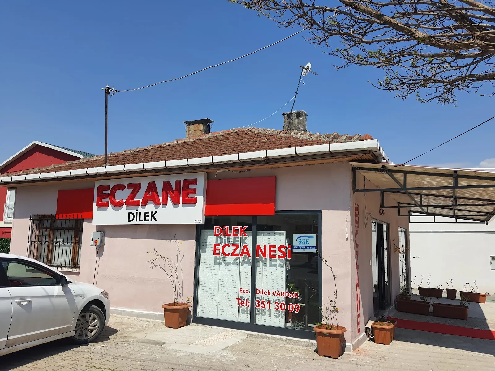 Dilek Eczanesi