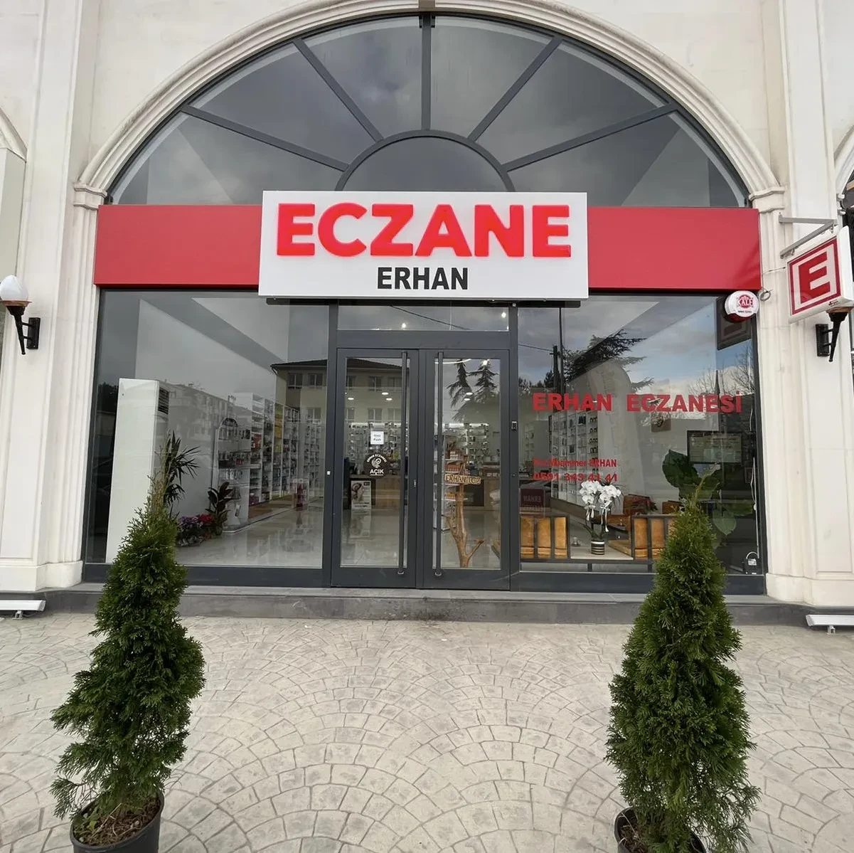 Erhan Eczanesi