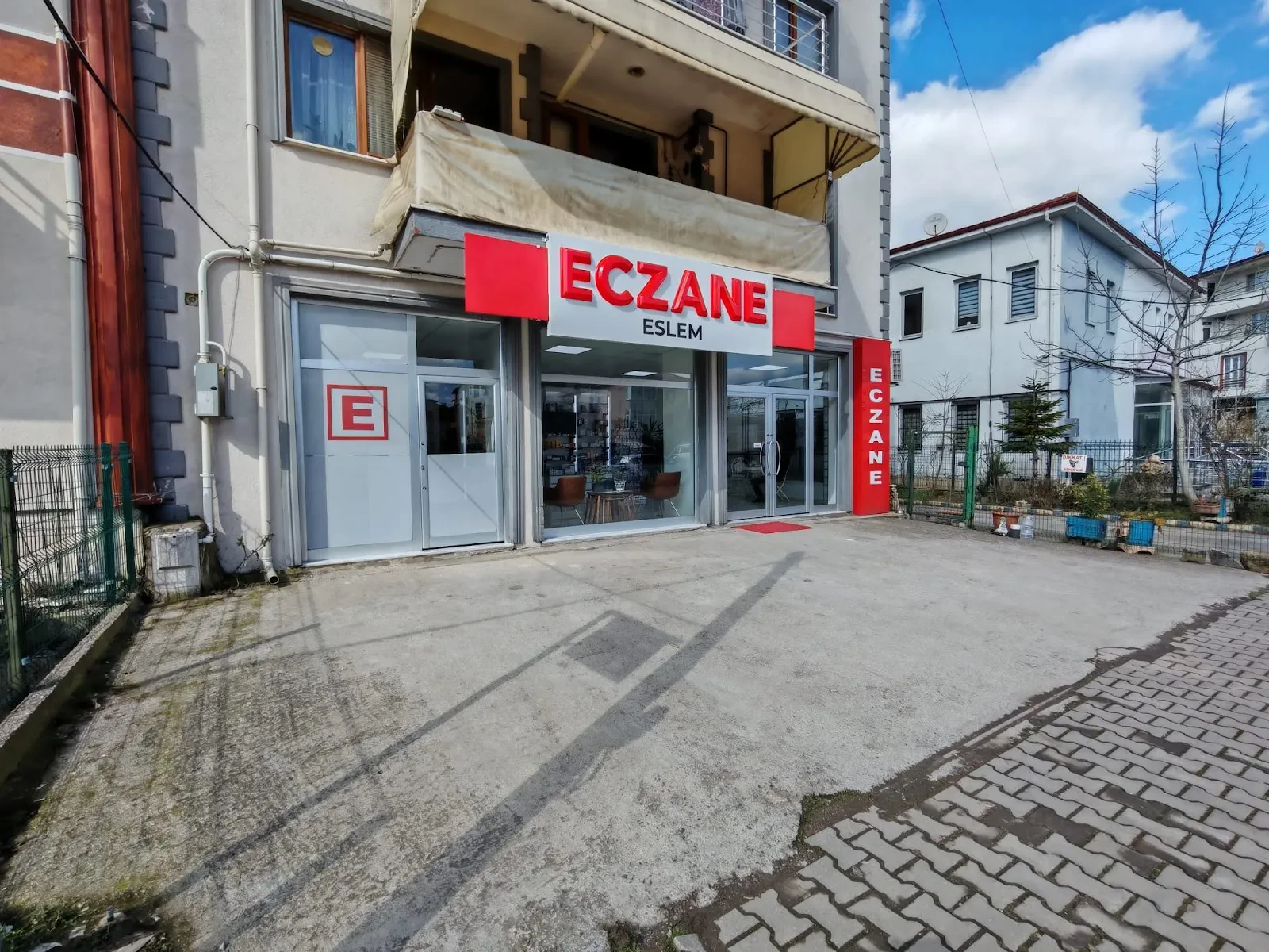 Eslem Eczanesi