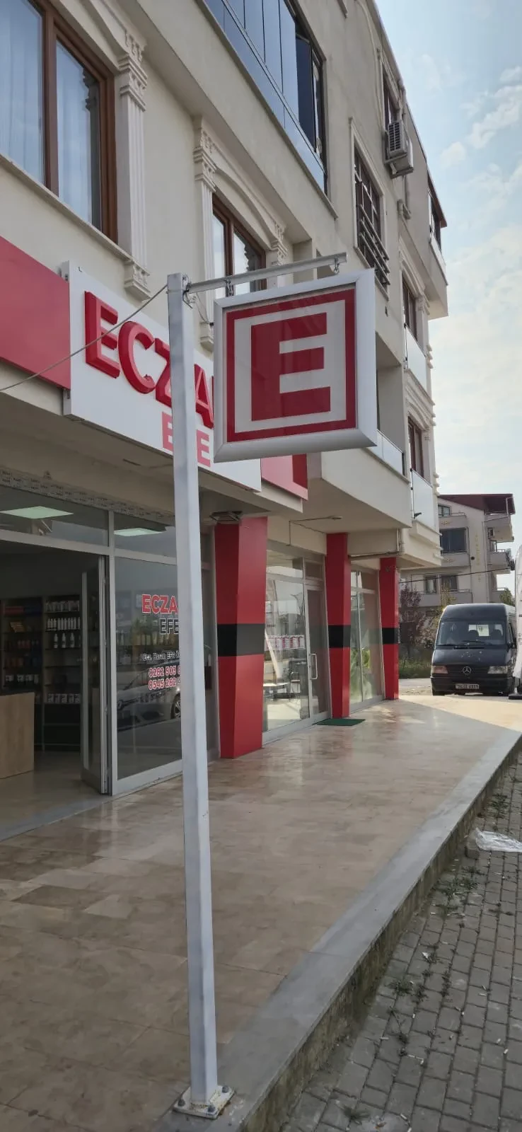 Efe Eczanesi