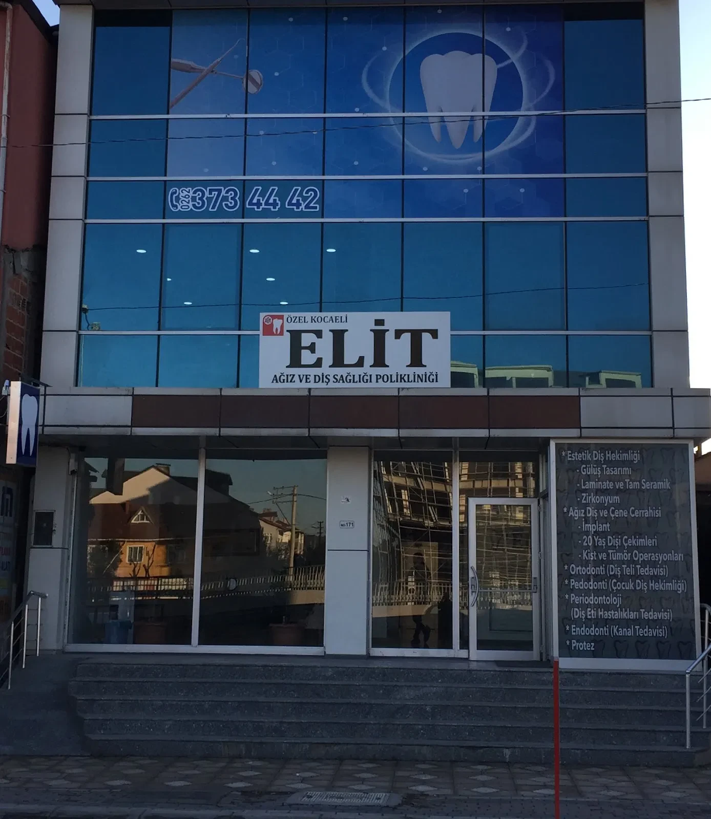 Diş Hekimi Zafer Aşkın / ÖZEL KOCAELİ ELİT AĞIZ VE DİŞ SAĞLIĞI POLİKLİNİĞİ