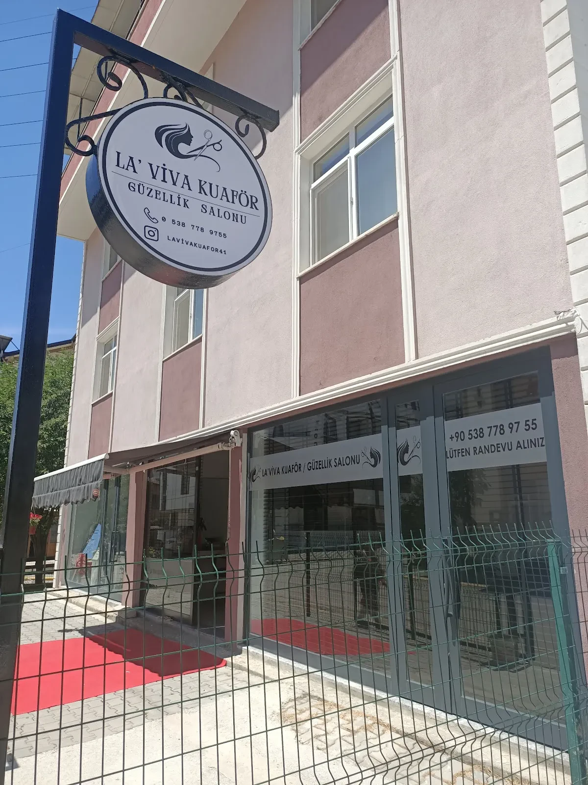 LA'VİVA KUAFÖR & GÜZELLİK SALONU