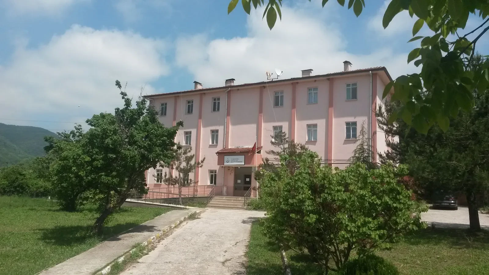 Eşme Aile Sağlığı Merkezi fotoğraf 2