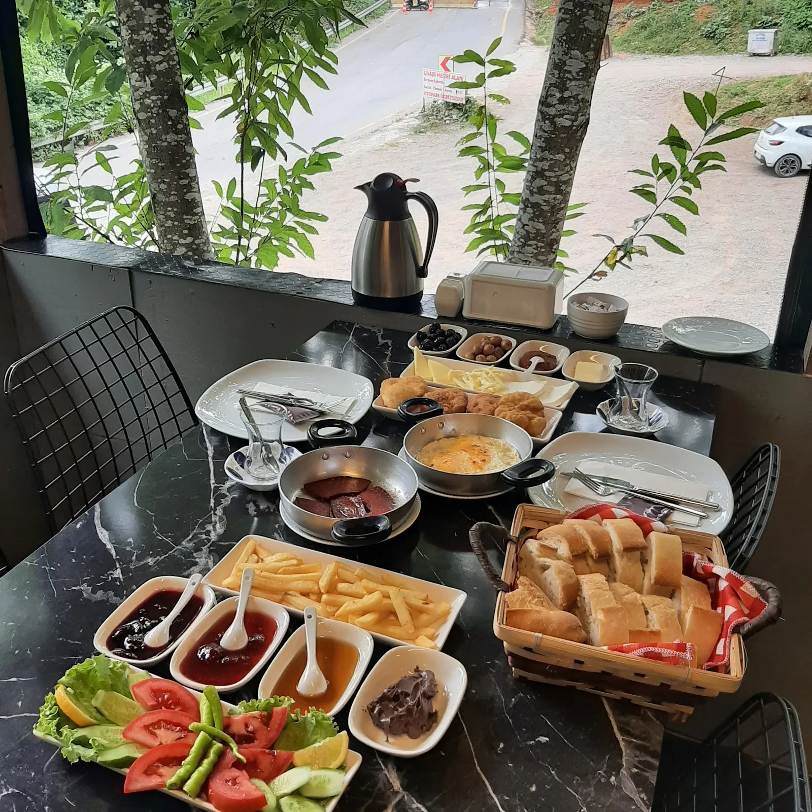 LİVADİ KARTEPE fotoğraf 2
