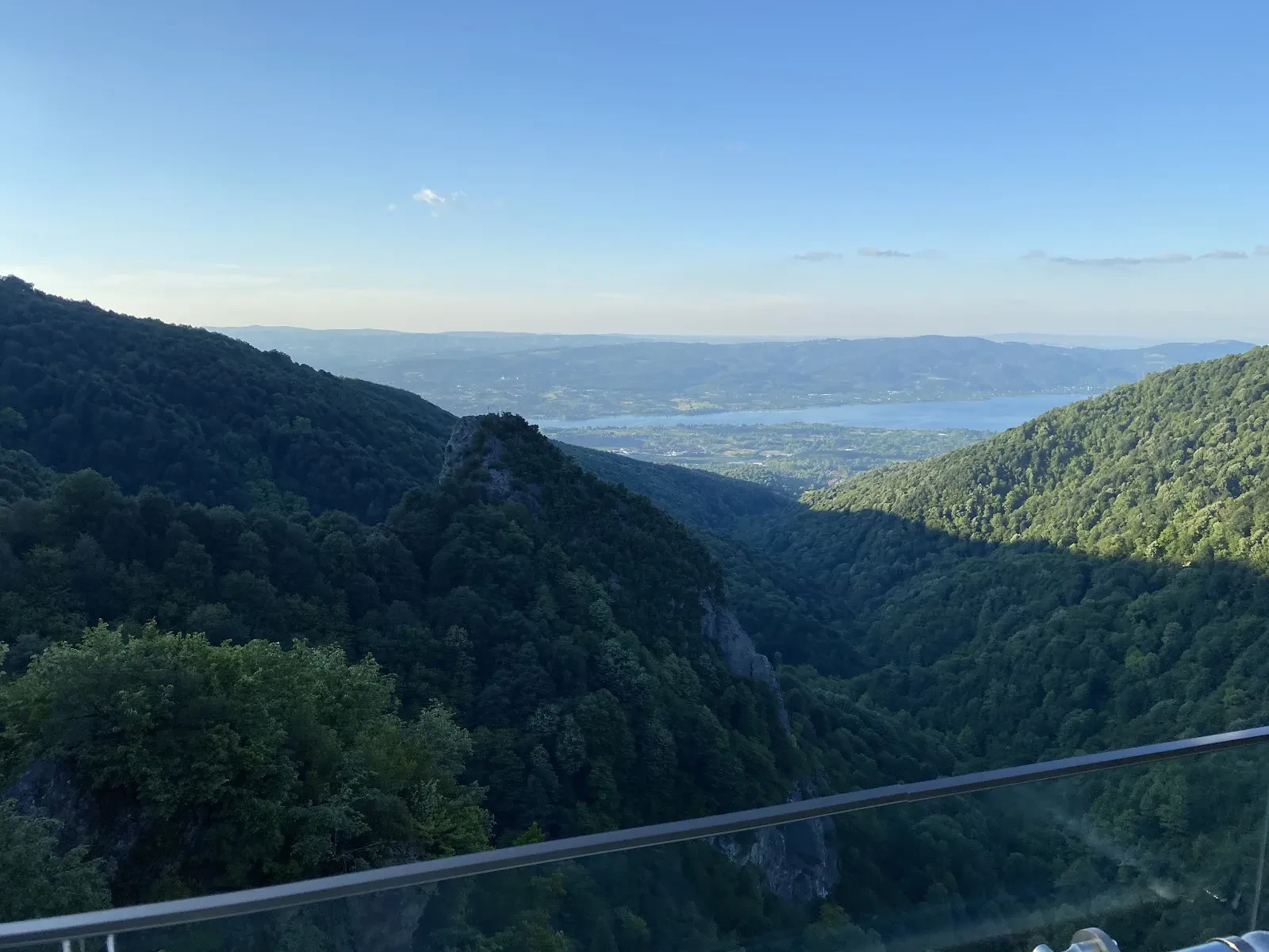 Ayri Gezegen Glass Terrace